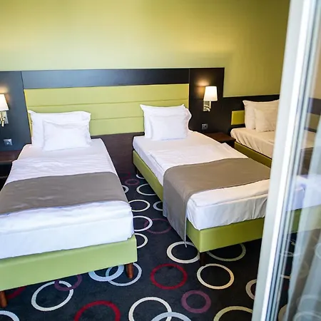 Hotel Garden Wellness Es Konferencia 4*
