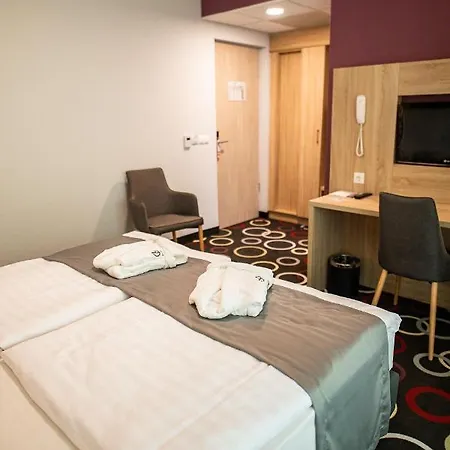 Garden Wellness Es Konferencia 4* סולנוק