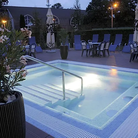 Garden Wellness Es Konferencia Hotel 4*