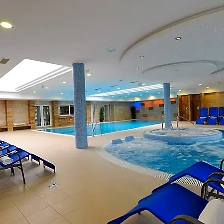 Garden Wellness Es Konferencia ホテル 4*
