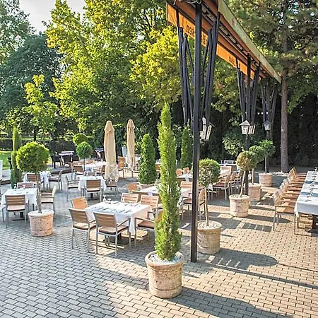 Garden Wellness Es Konferencia ホテル