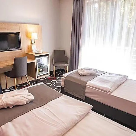ホテル Garden Wellness Es Konferencia 4*
