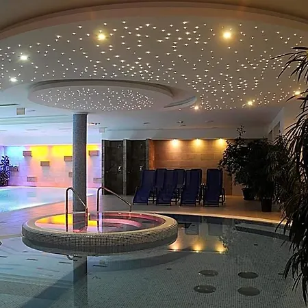 Garden Wellness Es Konferencia ホテル ソルノク