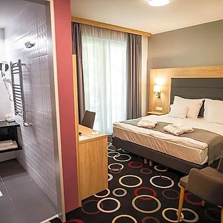 Garden Wellness Es Konferencia ホテル 4*