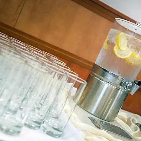 Garden Wellness Es Konferencia ホテル