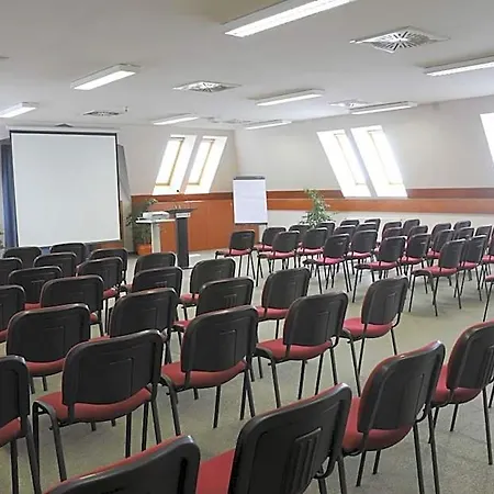 ホテル Garden Wellness Es Konferencia