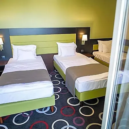 Garden Wellness Es Konferencia 4* ソルノク