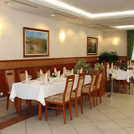 Garden Wellness és Konferencia Hotel