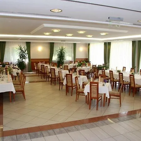Garden Wellness Es Konferencia 4*