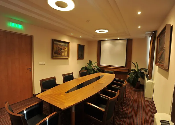Garden Wellness Es Konferencia Hotel