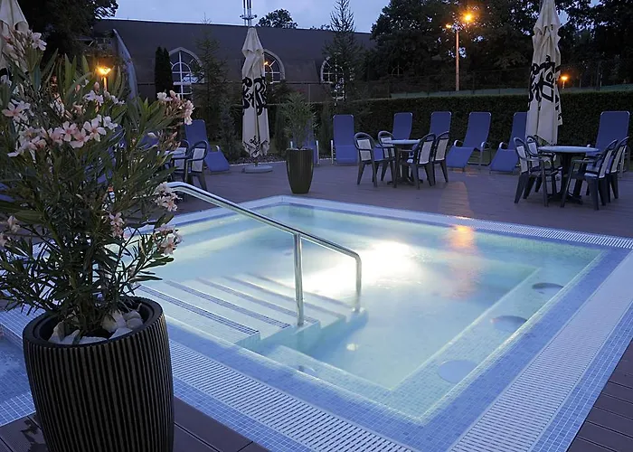 Garden Wellness Es Konferencia Hotel 4*