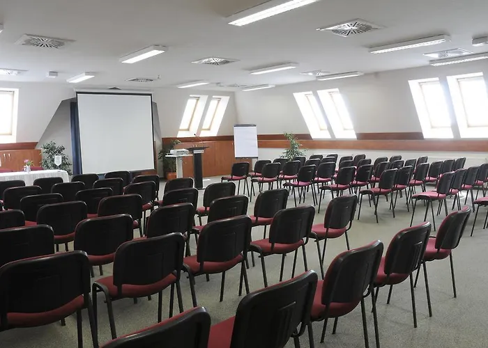 Garden Wellness Es Konferencia Hotel 4*